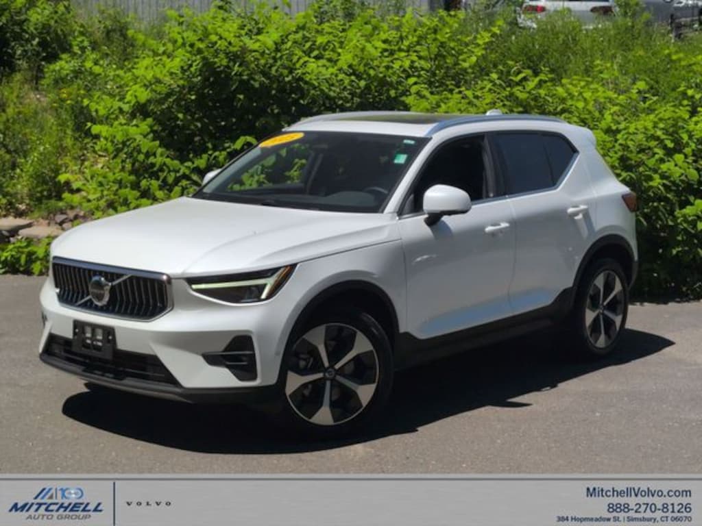 Certified 2025 Volvo XC40 B5 Plus Bright Theme SUV