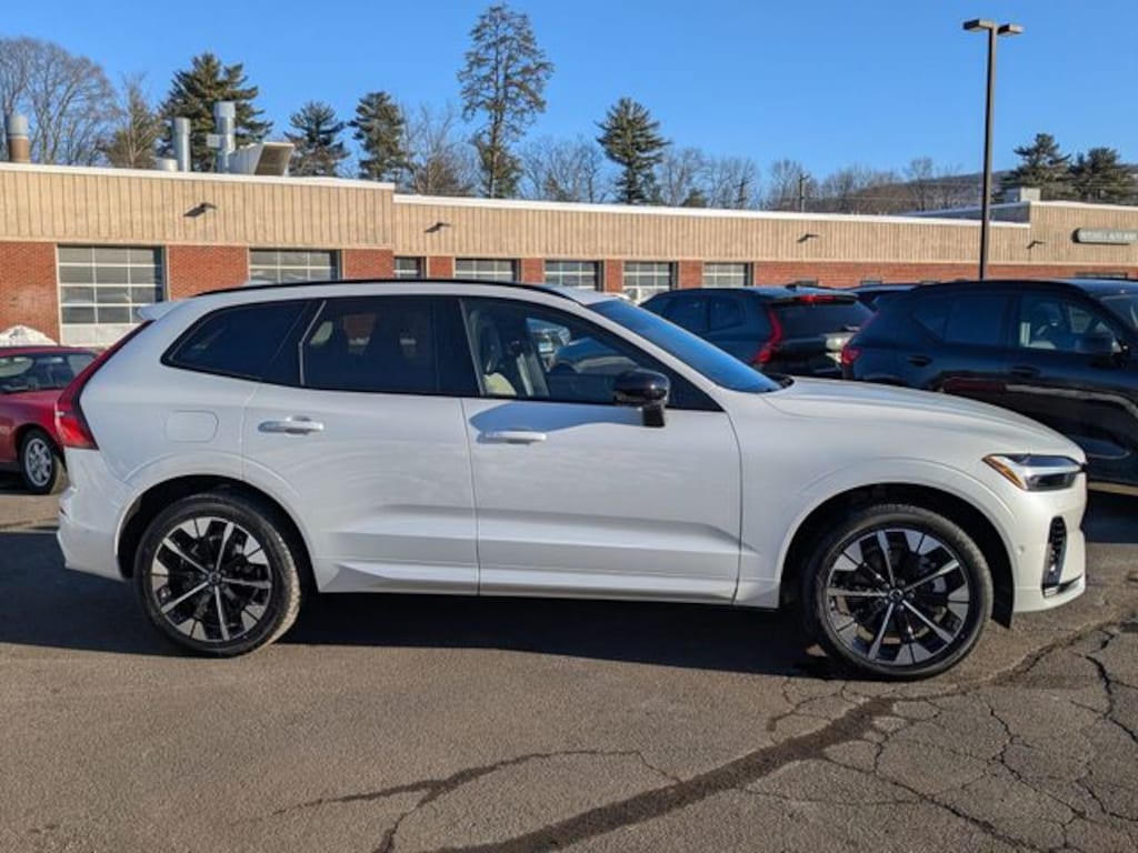 New 2026 Volvo XC60 plug-in hybrid T8 Plus SUV