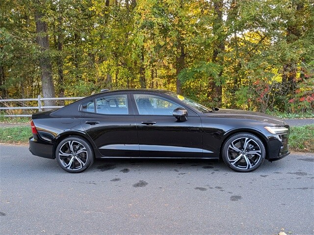 2024 Volvo S60 B5 Plus photo 4