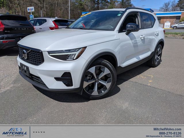 2024 Volvo XC40 Core