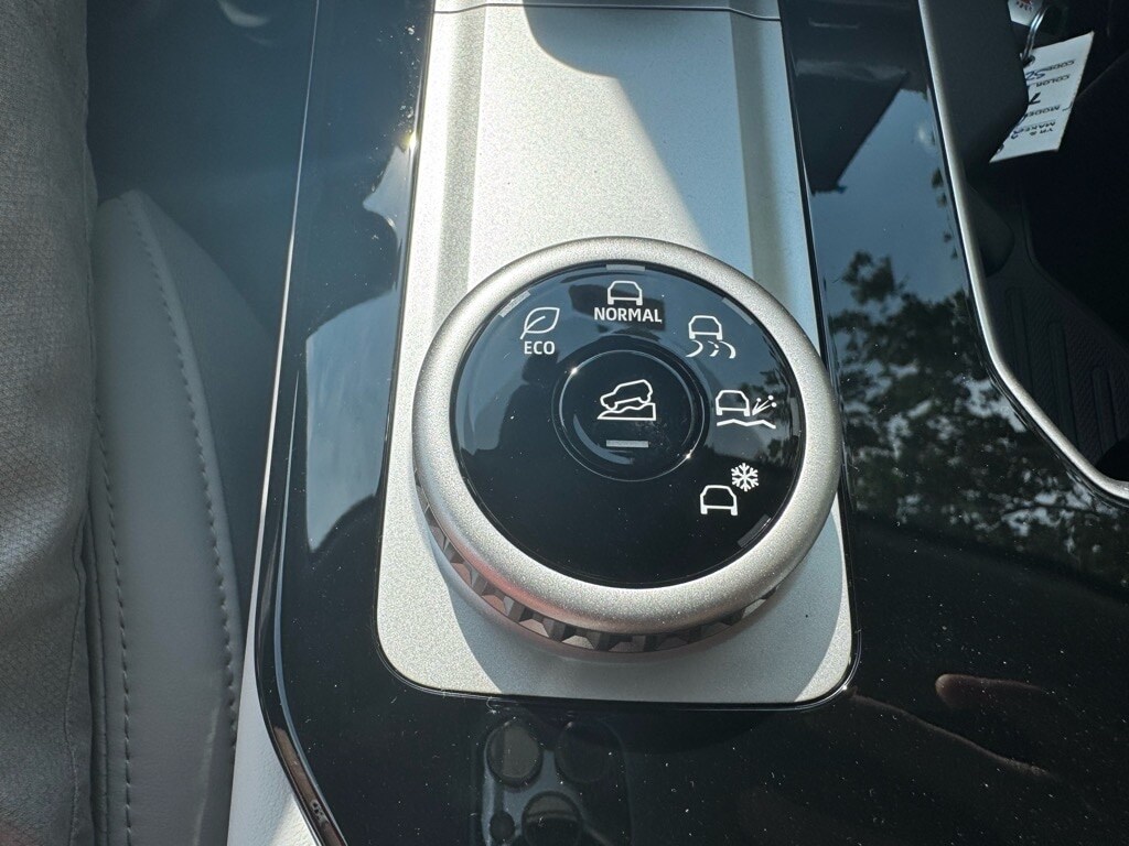 2025 Mitsubishi Outlander SE - Photo 34