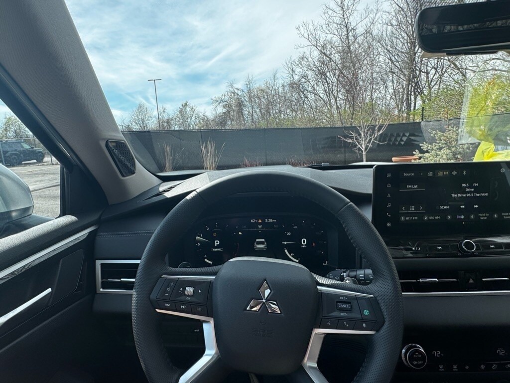2025 Mitsubishi Outlander SE - Photo 26