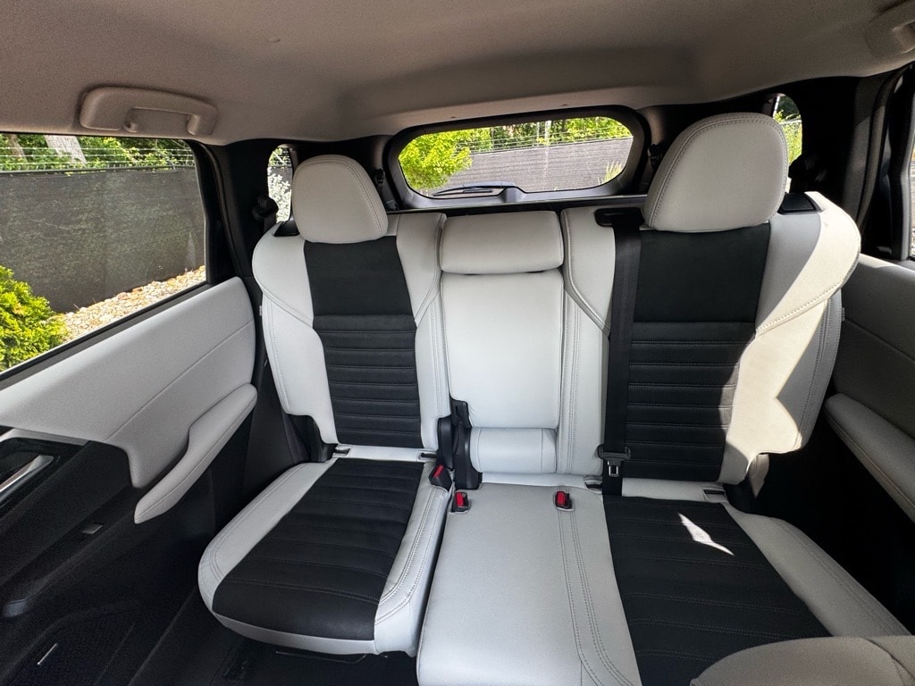 2025 Mitsubishi Outlander SE - Photo 36