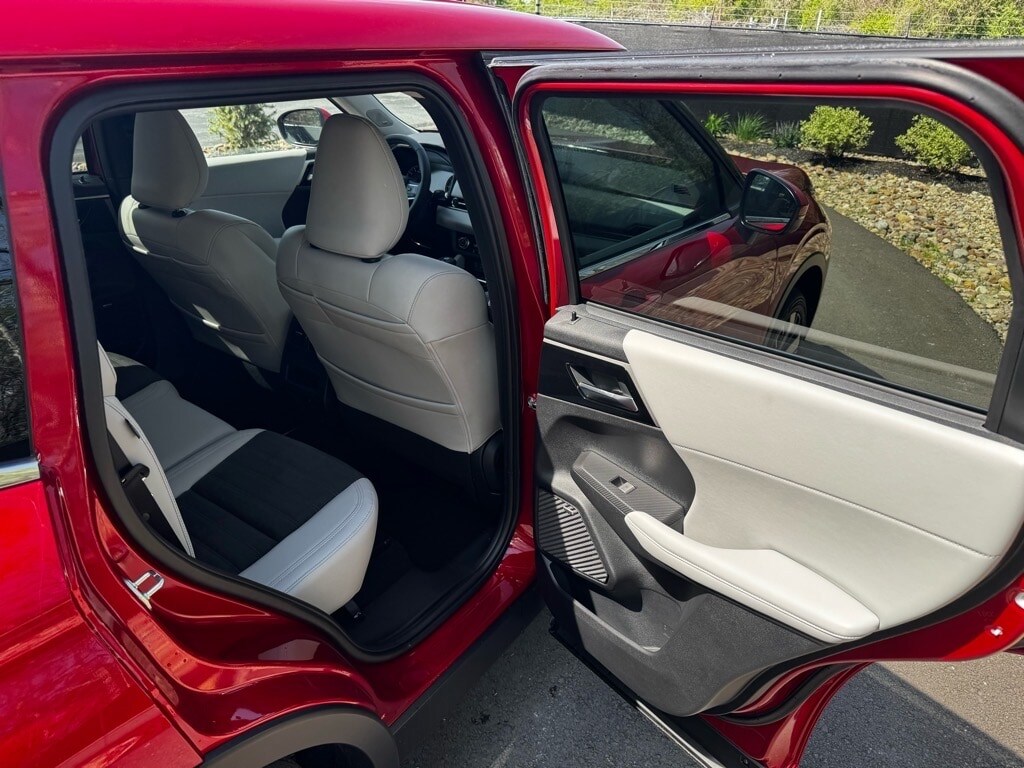 2025 Mitsubishi Outlander SE - Photo 13