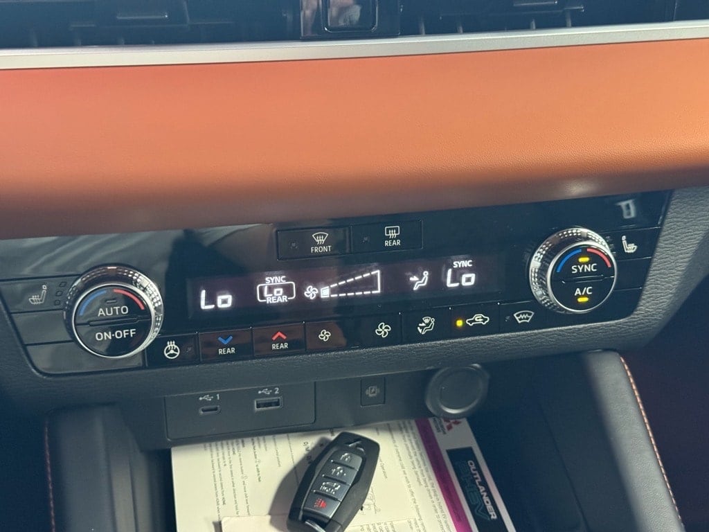 2025 Mitsubishi Outlander Plug-in Hybrid SEL - Photo 32