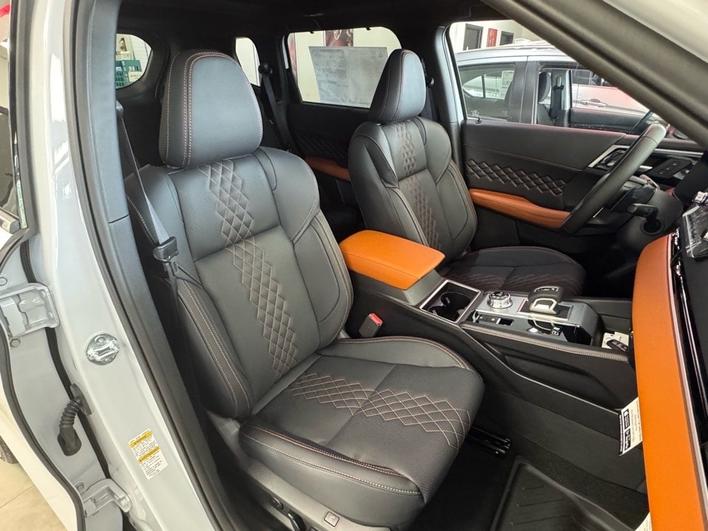 2025 Mitsubishi Outlander Plug-in Hybrid SEL - Photo 11