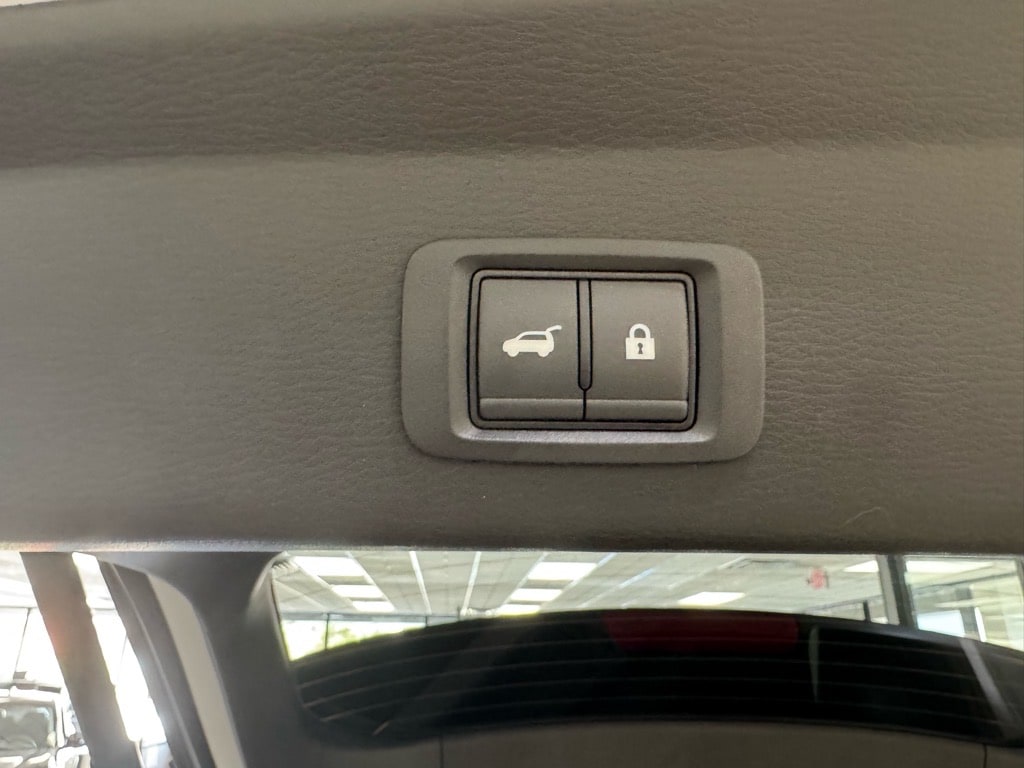 2025 Mitsubishi Outlander Plug-in Hybrid SEL - Photo 17
