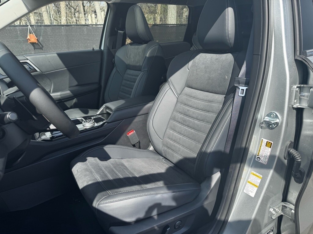 2025 Mitsubishi Outlander SE - Photo 22