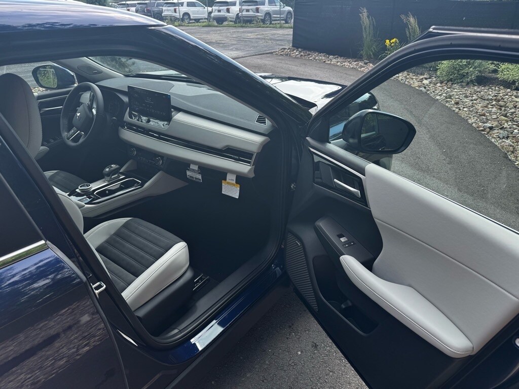 2025 Mitsubishi Outlander SE - Photo 11