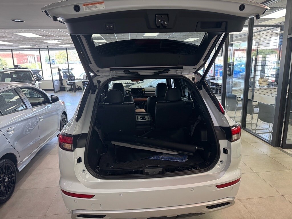 2025 Mitsubishi Outlander Plug-in Hybrid SEL - Photo 16