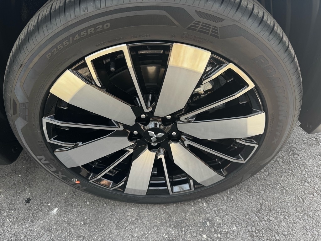 2025 Mitsubishi Outlander SE - Photo 9