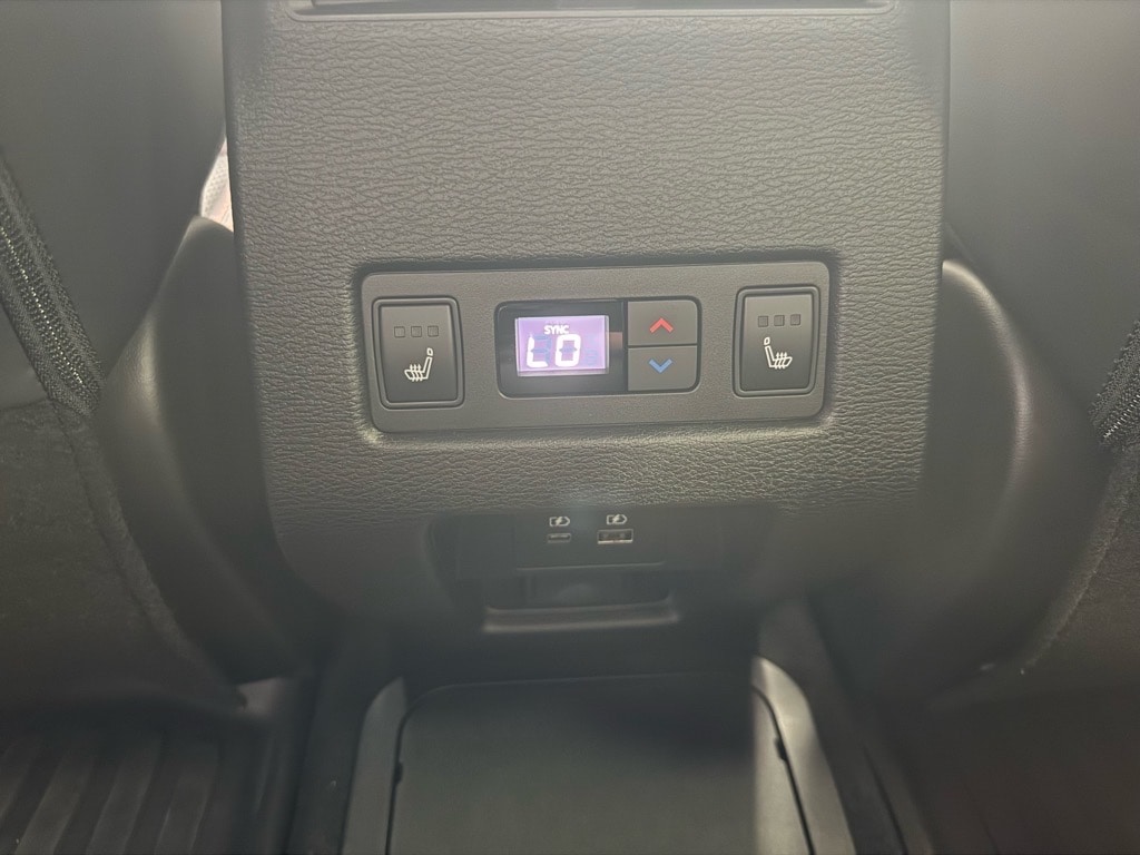 2025 Mitsubishi Outlander Plug-in Hybrid SEL - Photo 19