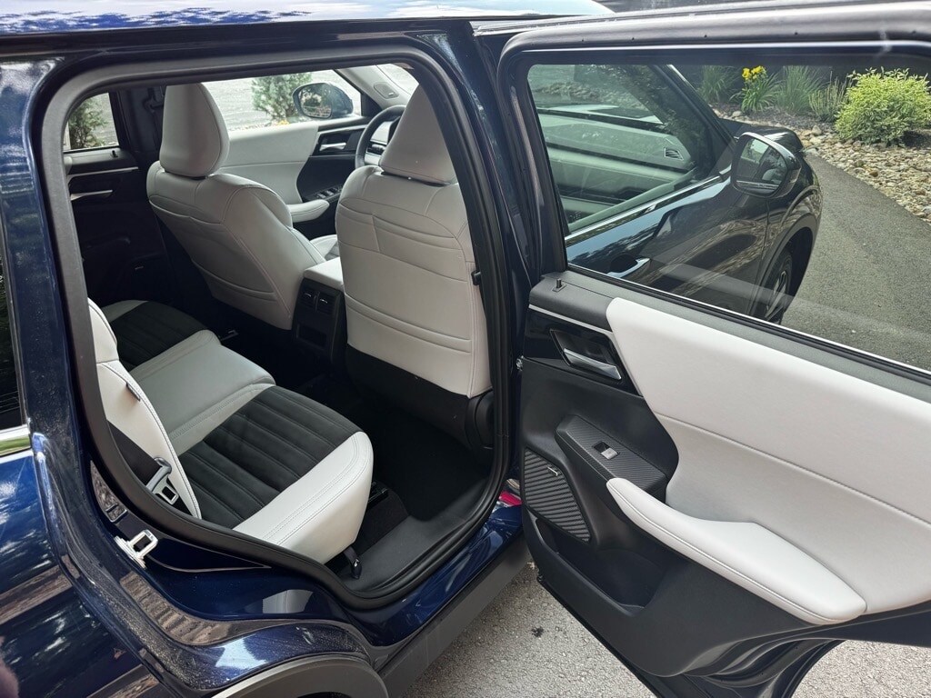 2025 Mitsubishi Outlander SE - Photo 13