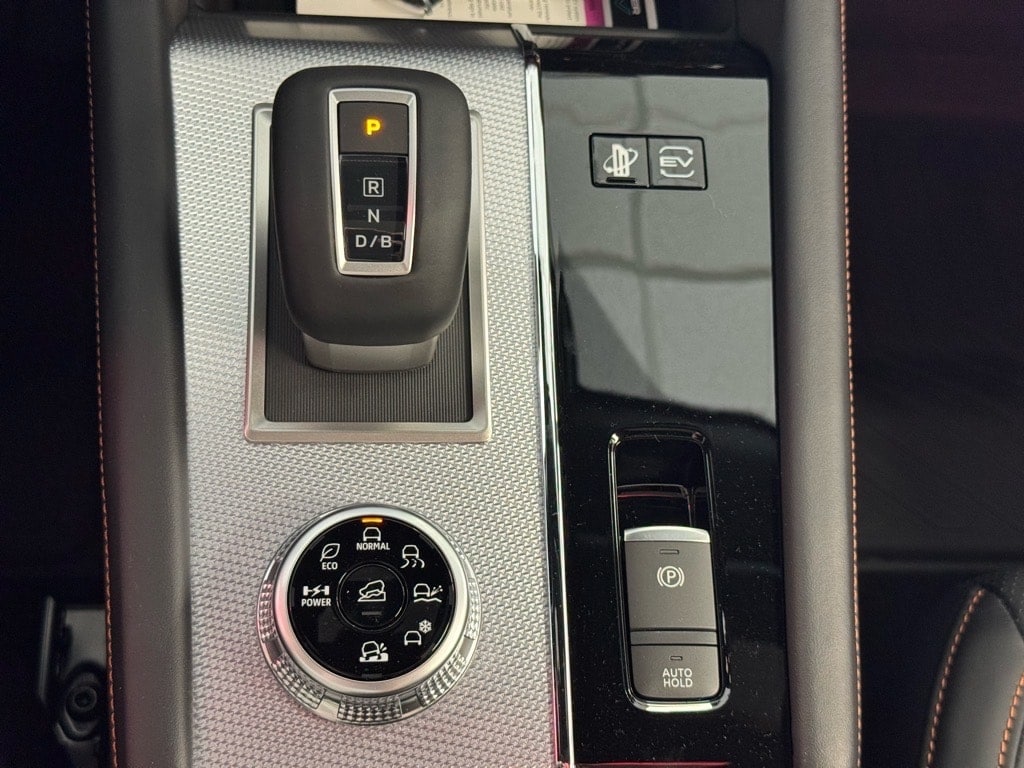 2025 Mitsubishi Outlander Plug-in Hybrid SEL - Photo 33