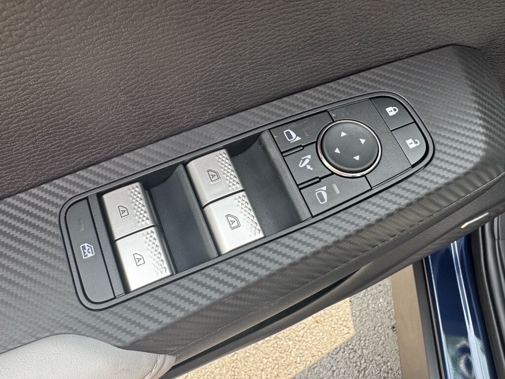 2025 Mitsubishi Outlander SE - Photo 23