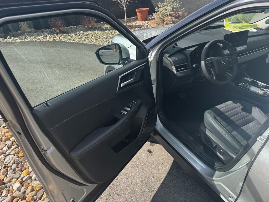 2025 Mitsubishi Outlander SE - Photo 21