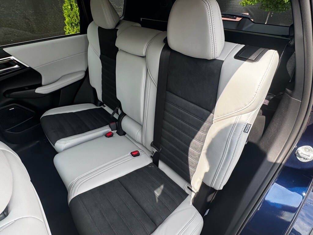 2025 Mitsubishi Outlander SE - Photo 20