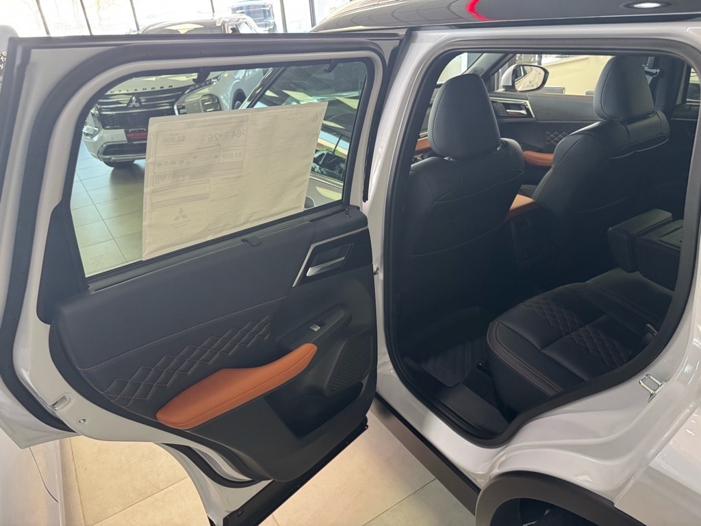 2025 Mitsubishi Outlander Plug-in Hybrid SEL - Photo 18