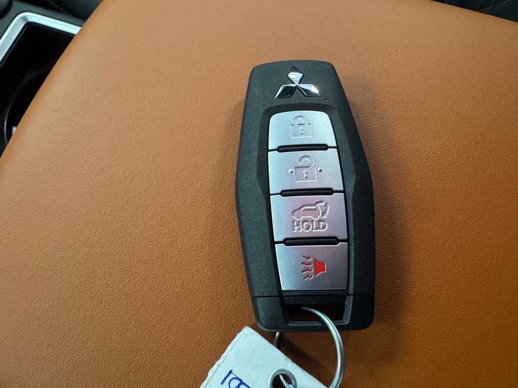 2025 Mitsubishi Outlander Plug-in Hybrid SEL - Photo 37