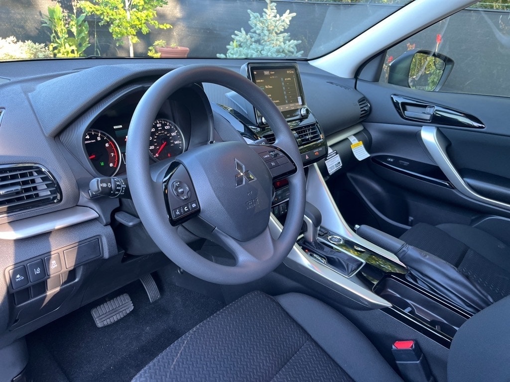 2024 Mitsubishi Eclipse Cross LE - Photo 9
