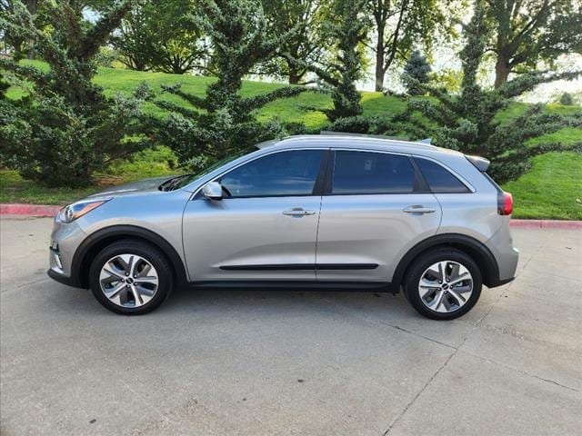 Used 2022 Kia Niro EX Premium with VIN KNDCE3LG1N5120988 for sale in Burlington, VT
