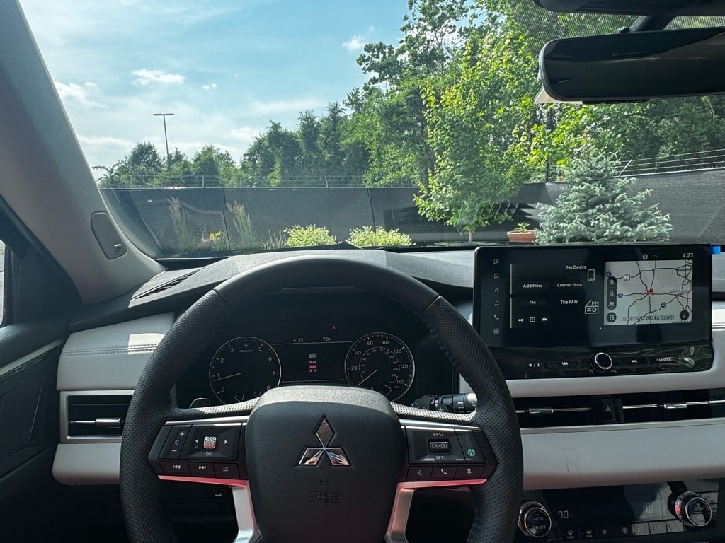 2025 Mitsubishi Outlander SE - Photo 26
