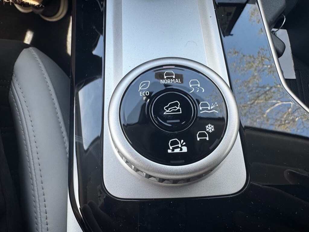 2025 Mitsubishi Outlander SE - Photo 35