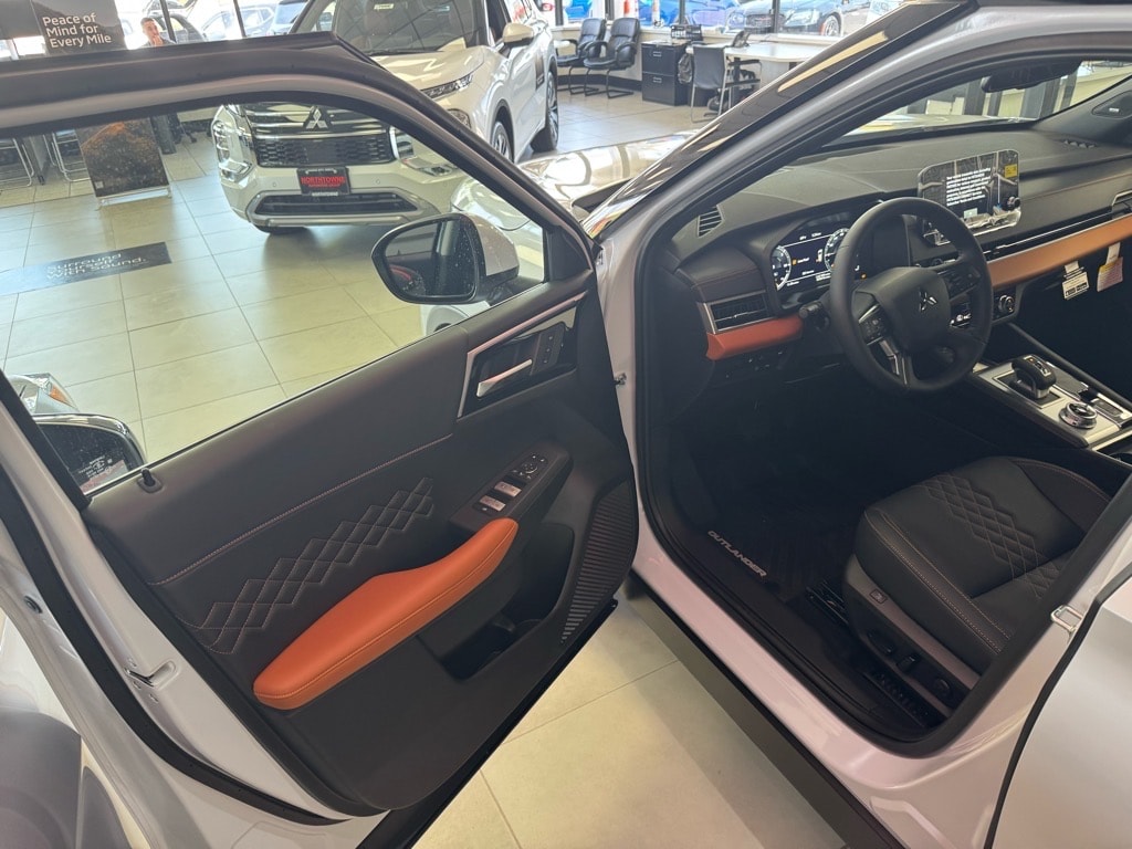 2025 Mitsubishi Outlander Plug-in Hybrid SEL - Photo 21