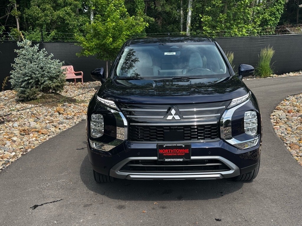 2025 Mitsubishi Outlander SE - Photo 8