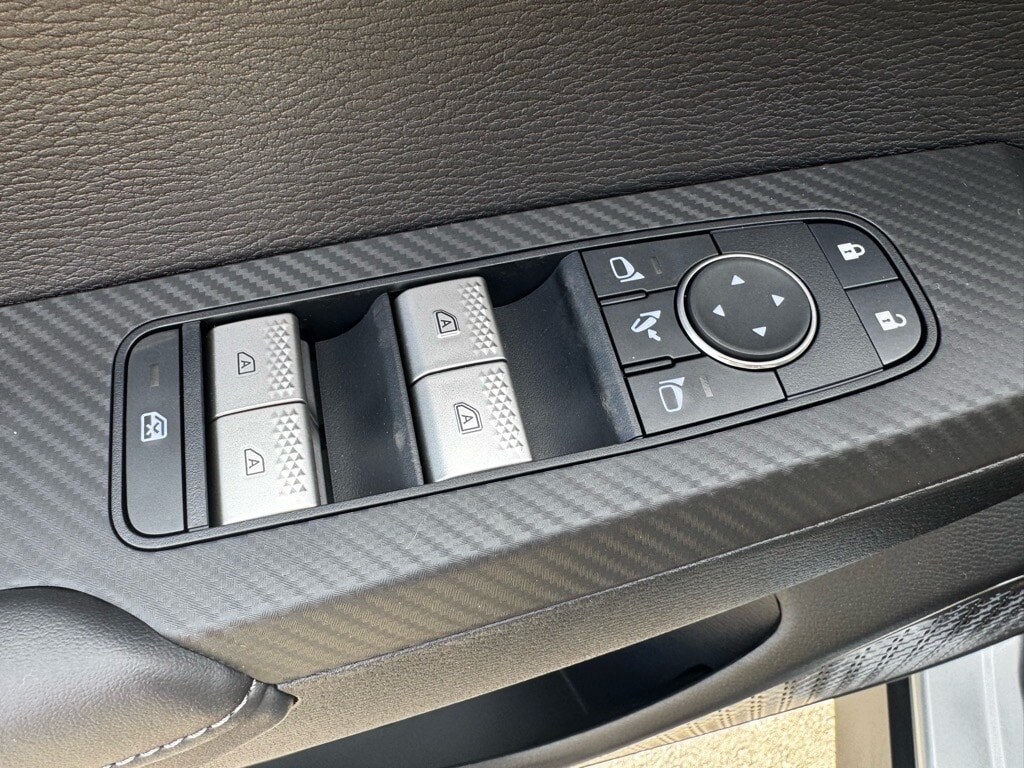 2025 Mitsubishi Outlander SE - Photo 23