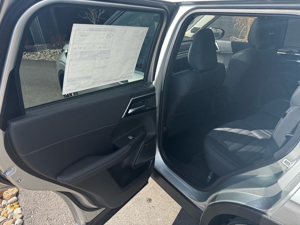 2025 Mitsubishi Outlander SE - Photo 18