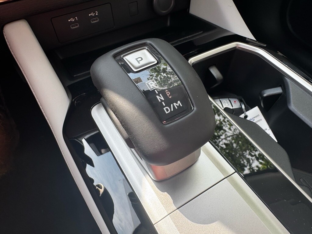2025 Mitsubishi Outlander SE - Photo 35