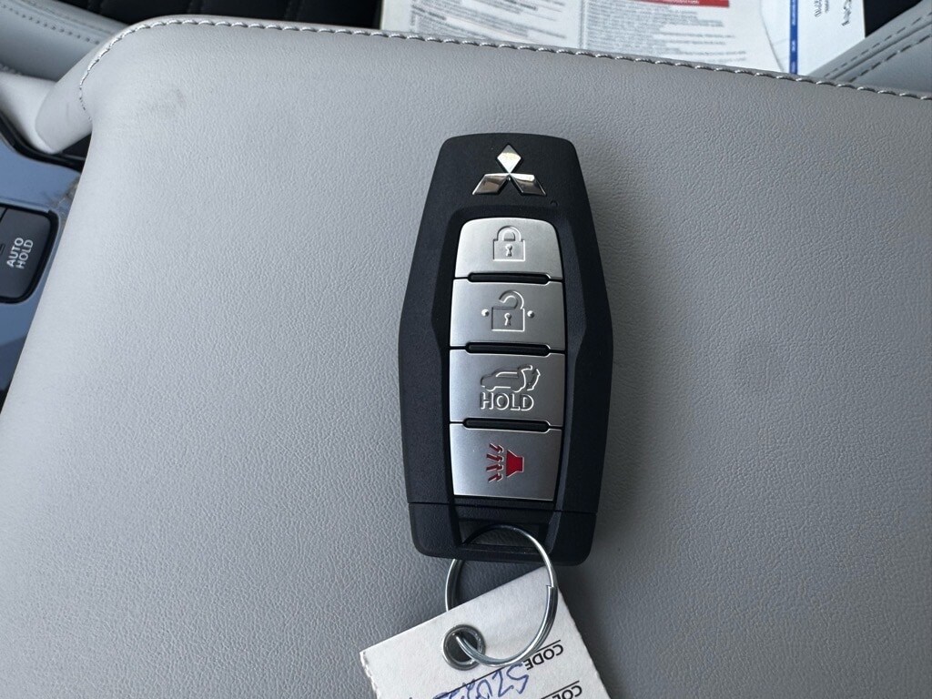 2025 Mitsubishi Outlander SE - Photo 38