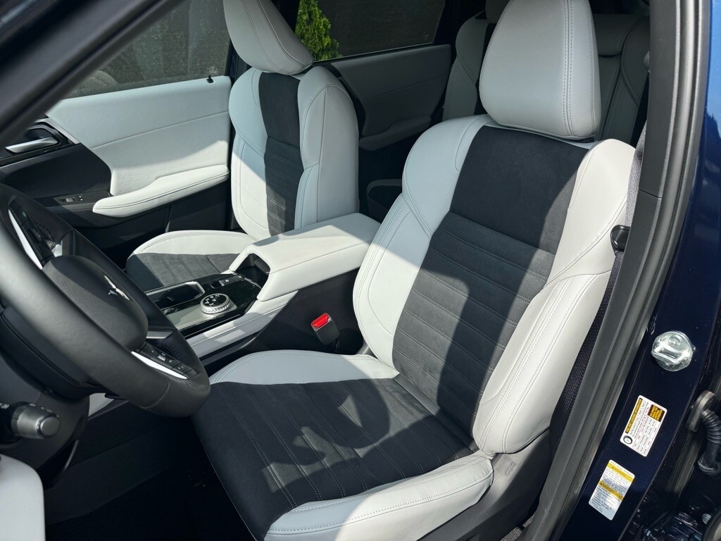 2025 Mitsubishi Outlander SE - Photo 22