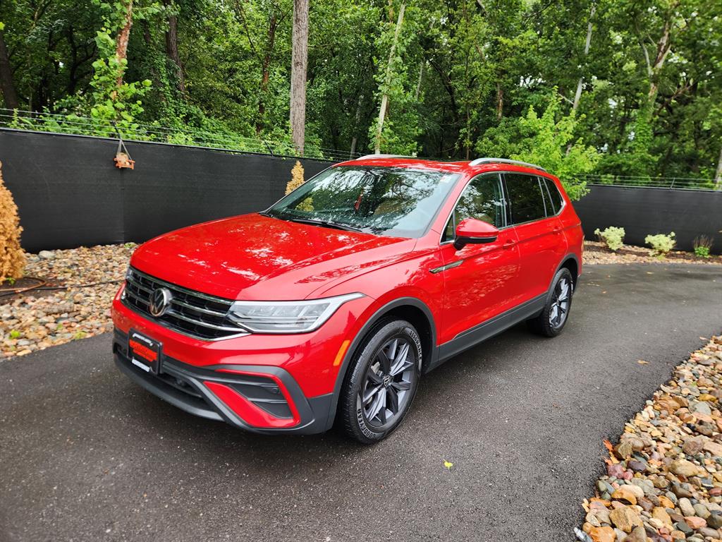 2022 Volkswagen Tiguan SE's photo