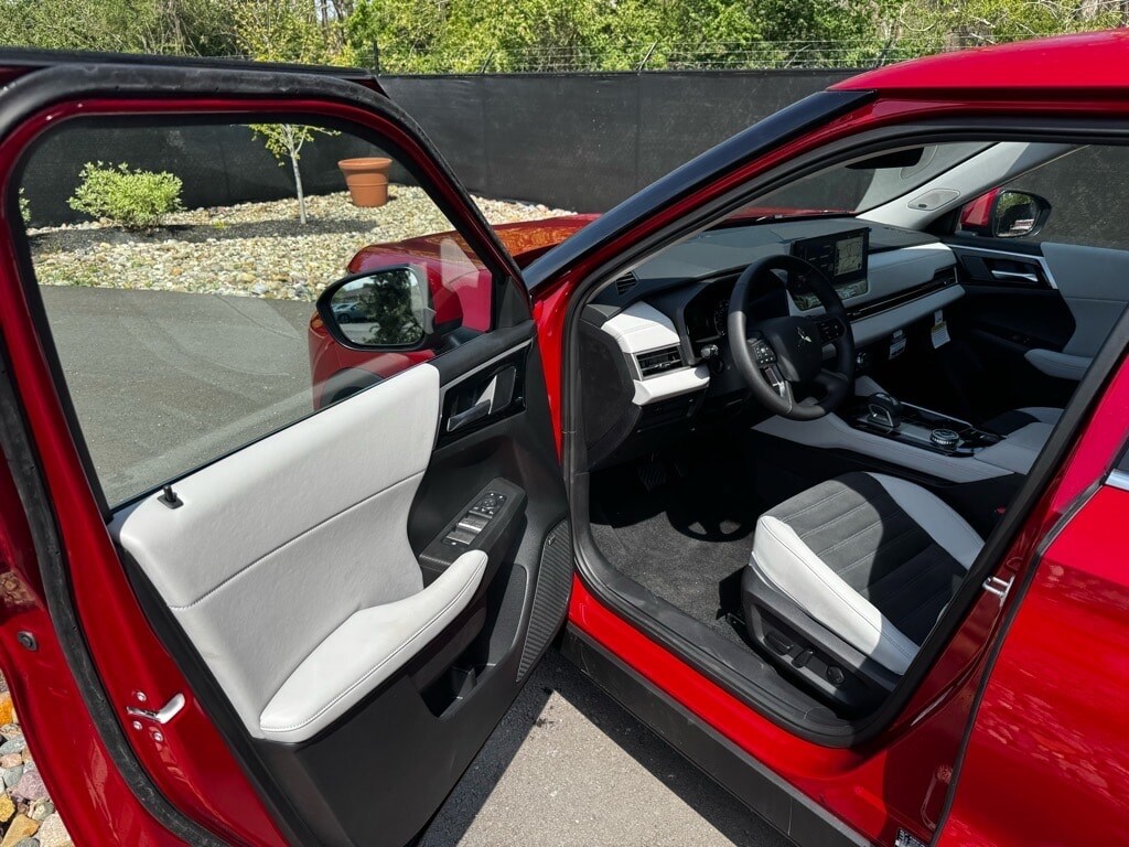2025 Mitsubishi Outlander SE - Photo 21
