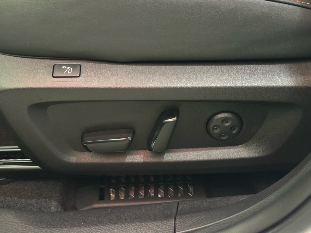 2025 Mitsubishi Outlander Plug-in Hybrid SEL - Photo 24