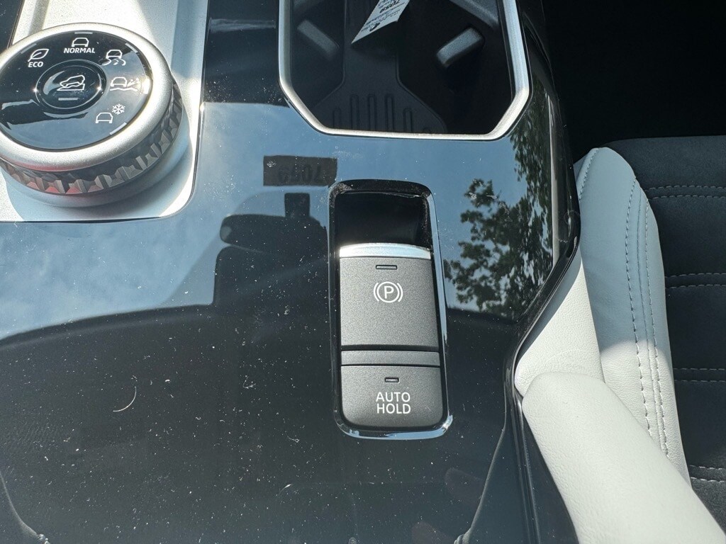 2025 Mitsubishi Outlander SE - Photo 33