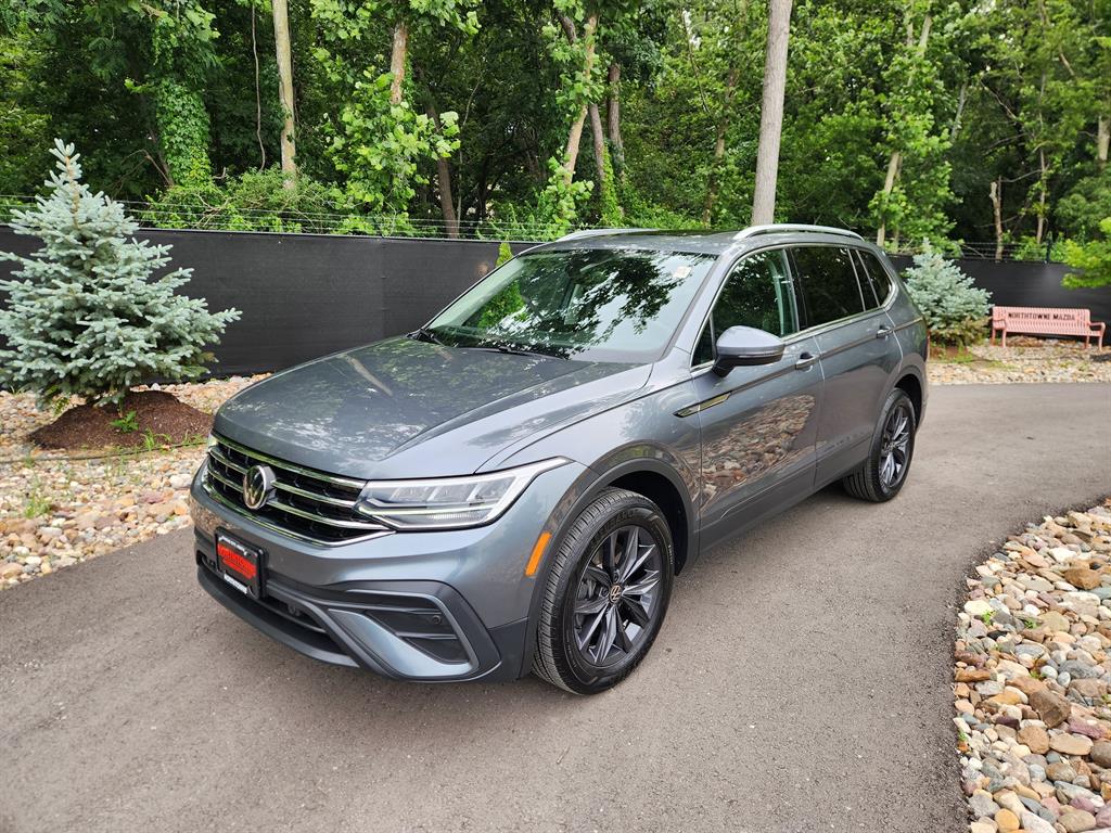2024 Volkswagen Tiguan SE's photo
