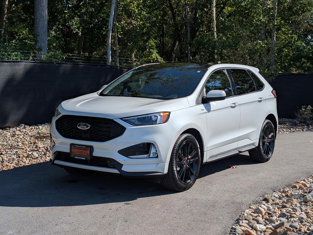 2024 Ford Edge ST-Line's photo