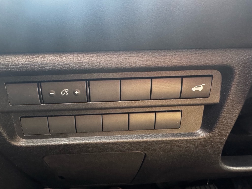 2025 Mitsubishi Outlander SE - Photo 25