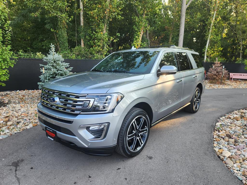 2021 Ford Expedition Limited's photo