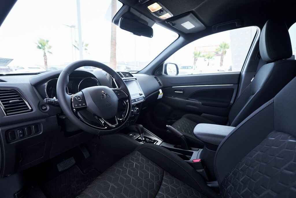 2025 Mitsubishi Outlander Sport ES SE LE photo 2