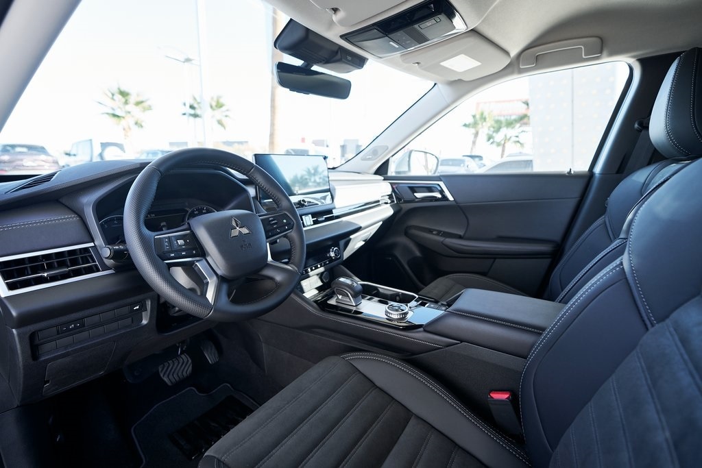 New 2025 Mitsubishi Outlander SE SUV