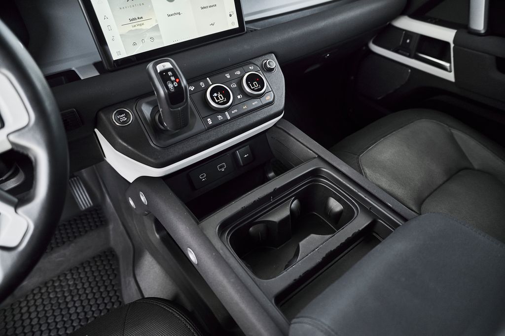 2023 Land Rover Defender X-Dynamic SE - Photo 30
