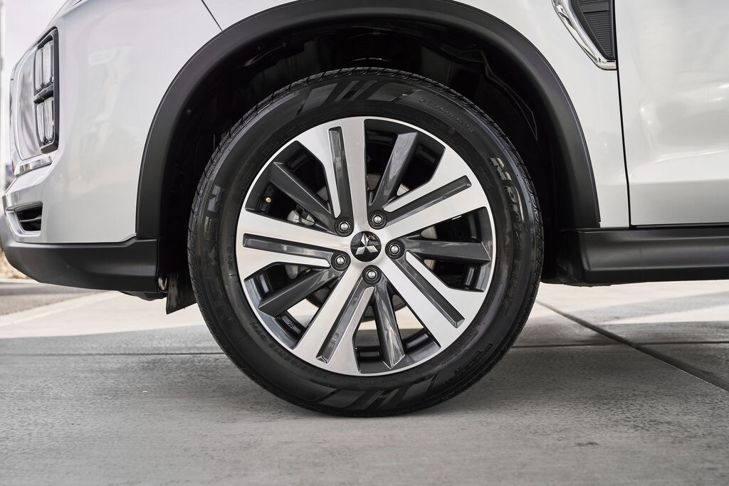 2024 Mitsubishi Outlander Sport SE photo 3