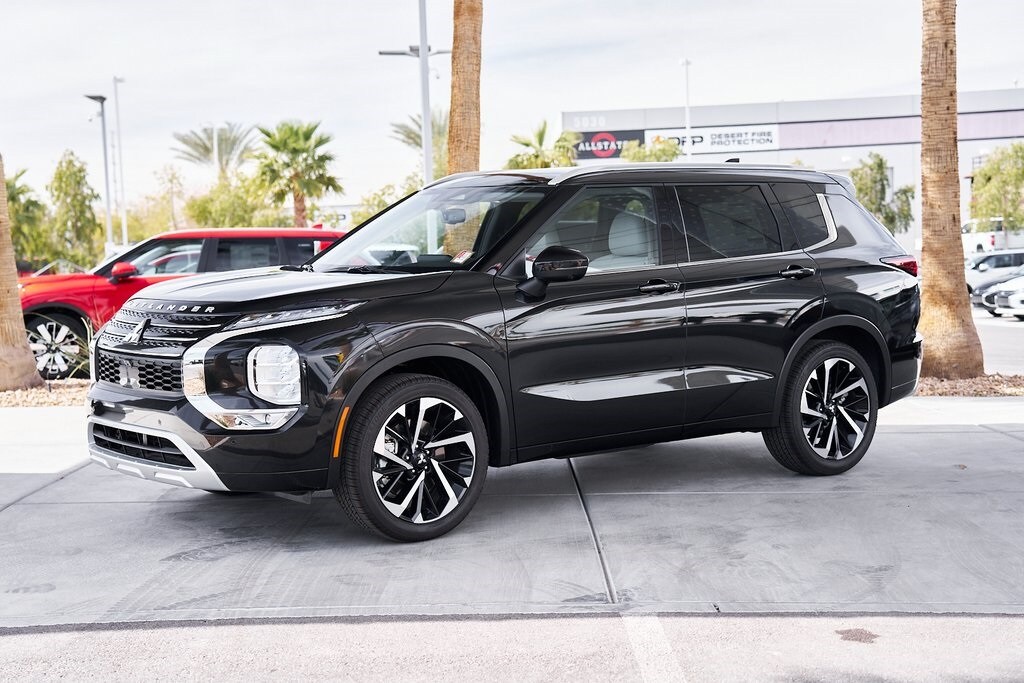 2025 Mitsubishi Outlander SE photo 4