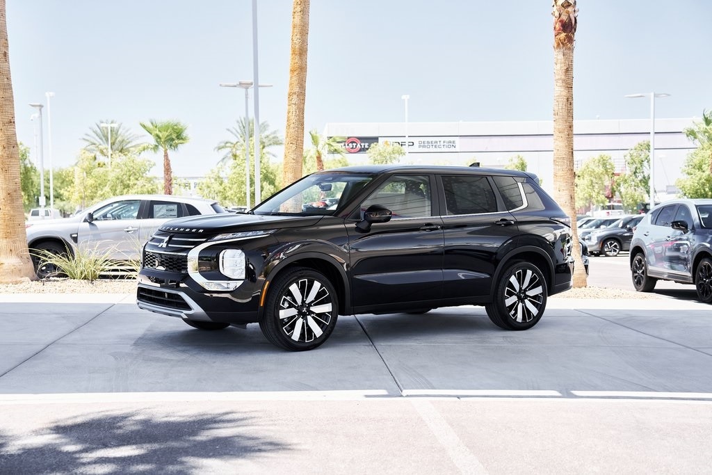 New 2025 Mitsubishi Outlander SE SUV