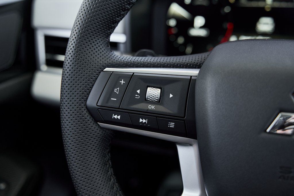 2025 Mitsubishi Outlander SE - Photo 35