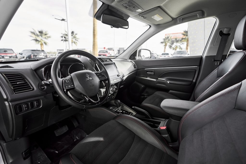 2024 Mitsubishi Outlander Sport SE photo 2